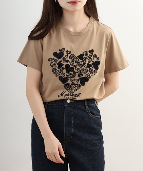 EGLANTINE(エグランティーヌ)の「EGLANTINE ビジューハートモチーフ半袖カットソー ラインストーン(Tシャツ/カットソー・レディース・ブラック/オフホワイト/キャメル・38)」の18枚目の写真