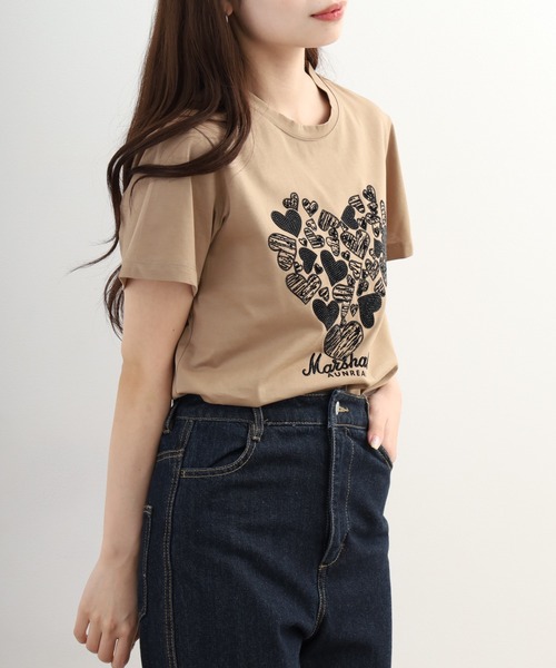 EGLANTINE(エグランティーヌ)の「EGLANTINE ビジューハートモチーフ半袖カットソー ラインストーン(Tシャツ/カットソー・レディース・ブラック/オフホワイト/キャメル・38)」の20枚目の写真