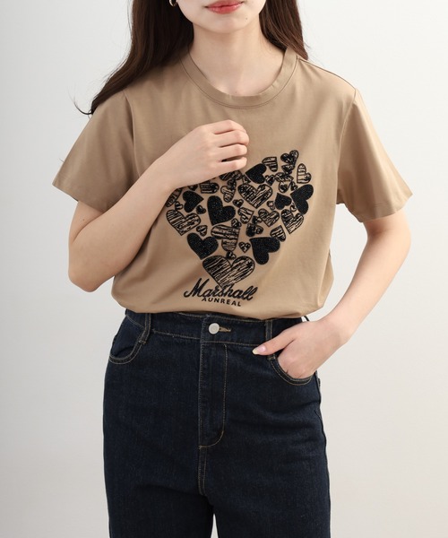 EGLANTINE(エグランティーヌ)の「EGLANTINE ビジューハートモチーフ半袖カットソー ラインストーン(Tシャツ/カットソー・レディース・ブラック/オフホワイト/キャメル・38)」の22枚目の写真