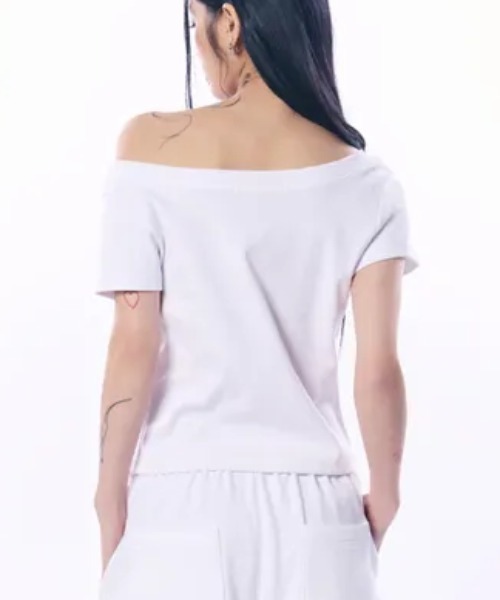 Ada.（エイダ）の「◇SETUPEXE◇ブランド直輸入正規品/スー ワイド ネック トップ SUE WIDE NECK TOP（Tシャツ/カットソー・レディース・ホワイト/ブラック・FREE）」の3枚目の写真