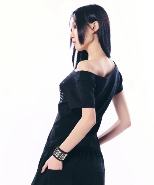 Ada.（エイダ）の「◇SETUPEXE◇ブランド直輸入正規品/スー ワイド ネック トップ SUE WIDE NECK TOP（Tシャツ/カットソー・レディース・ホワイト/ブラック・FREE）」の9枚目の写真