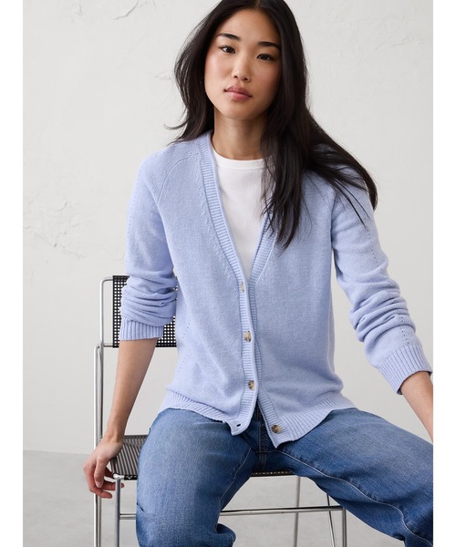 BANANA REPUBLIC FACTORY STORE(バナナリパブリック ファクトリーストア)の「BANANA REPUBLIC FACTORY STORE ラミーコットン Vネック カーディガン(カーディガン/ボレロ・レディース・ブラウン/ライトブルー/ベージュ/ネイビー・XS/L/S/M)」の3枚目の写真