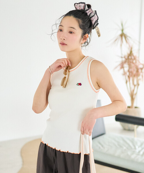 FREAK'S STORE(フリークスストア)の「FRUIT OF THE LOOM × FREAK'S STORE/フルーツオブザルーム 別注 配色 メロー リブタンクトップ(タンクトップ・レディース・レモンイエロー/オフホワイト/チャコールグレー/ピンク系その他/ネイビー・フリ-)」の6枚目の写真