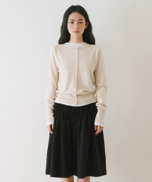 YEARNING(イヤニング)の「ESSENTIAL MERINO WOOL BOAT NECK CARDIGAN, ECRU(カーディガン/ボレロ・レディース・その他・FREE)」の3枚目の写真