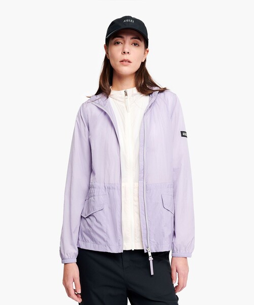 AIGLE(エーグル)の「超軽量 撥水 UVカット フーディショートジャケット(ナイロンジャケット・レディース・ホワイト/パープル/イエロー/セージグリーン・38/40/36)」の3枚目の写真