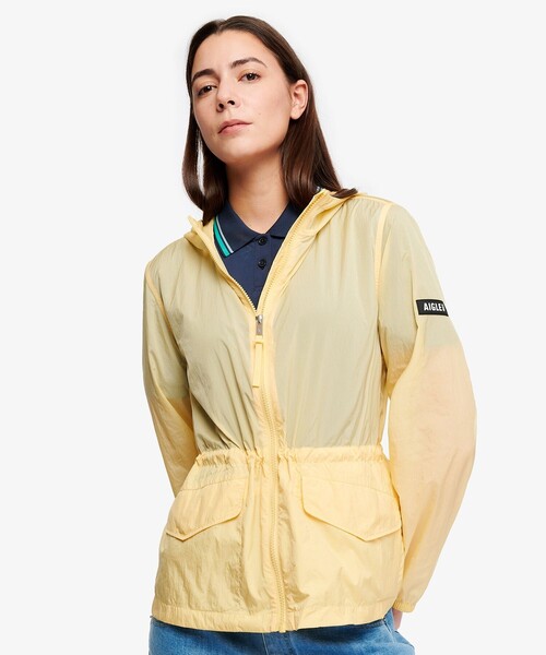 AIGLE(エーグル)の「超軽量 撥水 UVカット フーディショートジャケット(ナイロンジャケット・レディース・ホワイト/パープル/イエロー/セージグリーン・38/40/36)」の4枚目の写真