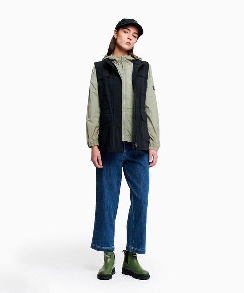 AIGLE(エーグル)の「超軽量 撥水 UVカット フーディショートジャケット(ナイロンジャケット・レディース・ホワイト/パープル/イエロー/セージグリーン・38/40/36)」の17枚目の写真