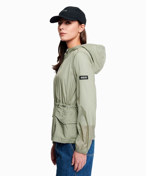 AIGLE(エーグル)の「超軽量 撥水 UVカット フーディショートジャケット(ナイロンジャケット・レディース・ホワイト/パープル/イエロー/セージグリーン・38/40/36)」の20枚目の写真