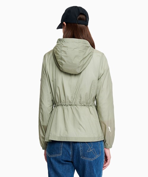 AIGLE(エーグル)の「超軽量 撥水 UVカット フーディショートジャケット(ナイロンジャケット・レディース・ホワイト/パープル/イエロー/セージグリーン・38/40/36)」の21枚目の写真