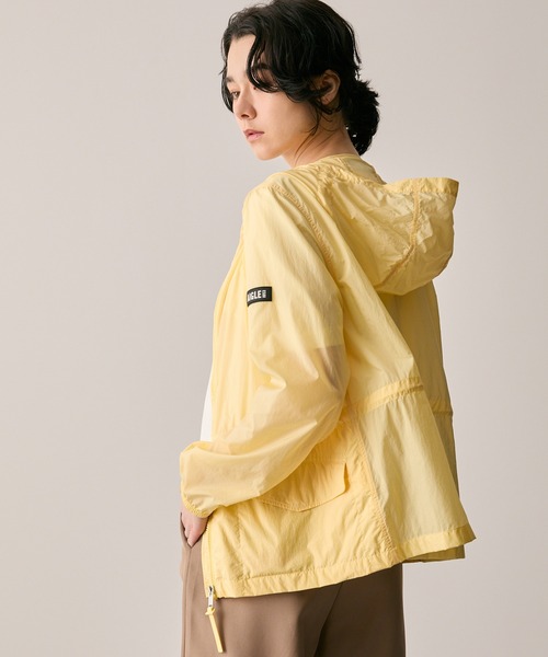 AIGLE(エーグル)の「超軽量 撥水 UVカット フーディショートジャケット(ナイロンジャケット・レディース・ホワイト/パープル/イエロー/セージグリーン・38/40/36)」の1枚目の写真
