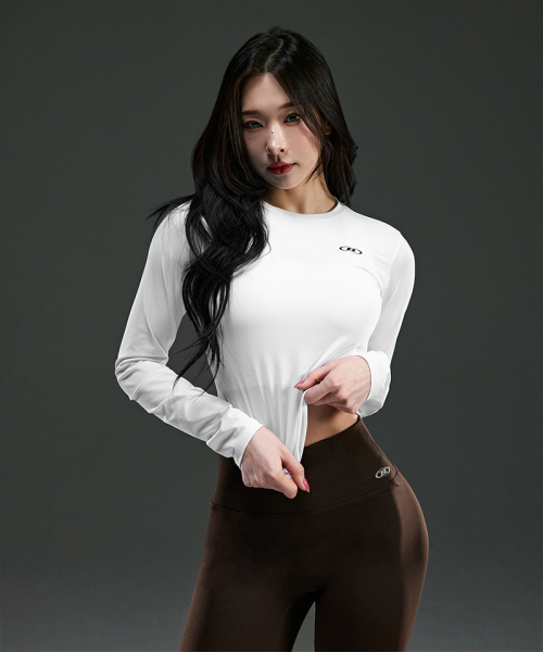 BORN TO WIN（ボーントゥウィン）の「W SYMBOL B QUICK DRY SEMI CROP LONG SLEEVE [WHITE]（Tシャツ/カットソー・レディース・その他・1/2）」の2枚目の写真