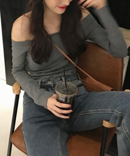 Emilie（エミリー）の「オフショルライトロンT（Tシャツ/カットソー・レディース・チャコールグレー/ブラック・M）」の17枚目の写真