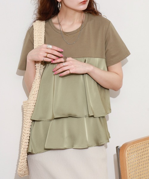 EGLANTINE(エグランティーヌ)の「EGLANTINE サテン切替フレアカットソー 半袖(Tシャツ/カットソー・レディース・カーキ/ブラック/オフホワイト/ネイビー・38)」の21枚目の写真