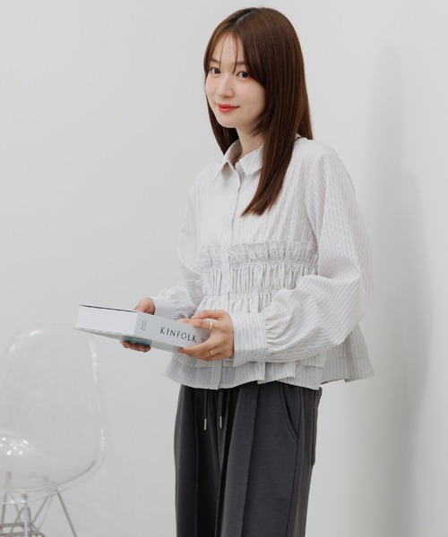 RETRO GIRL（レトロガール）の「シャーリングペプラムシャツ（シャツ/ブラウス・レディース・オフホワイト/ブルー/ブラウン系その他・FREE）」の5枚目の写真