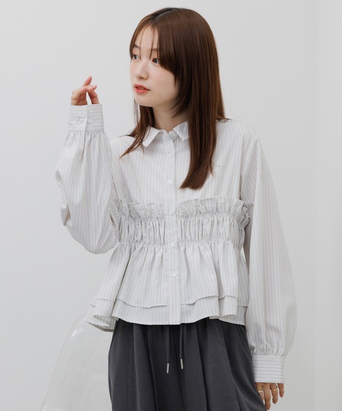 RETRO GIRL（レトロガール）の「シャーリングペプラムシャツ（シャツ/ブラウス・レディース・オフホワイト/ブルー/ブラウン系その他・FREE）」の4枚目の写真