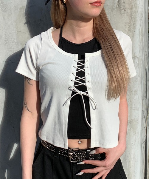 lilful(リルフル)の「【26年春夏新作】レースアップデザイン レイヤード半袖トップス(Tシャツ/カットソー・レディース・グレー/ホワイト/ブラック・F)」の2枚目の写真