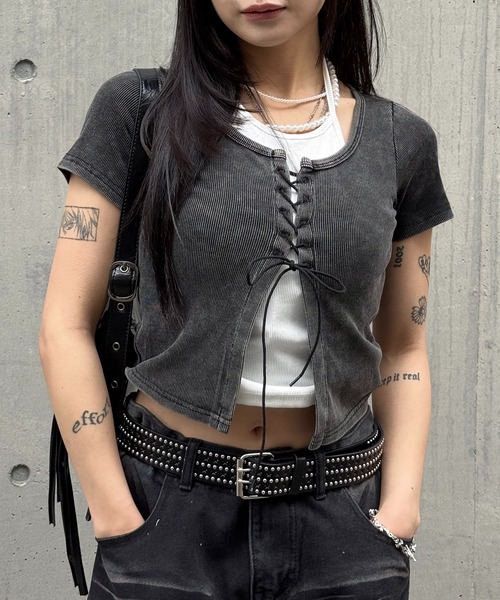 lilful(リルフル)の「【26年春夏新作】レースアップデザイン レイヤード半袖トップス(Tシャツ/カットソー・レディース・グレー/ホワイト/ブラック・F)」の4枚目の写真