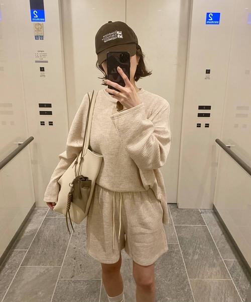 ISOOK（アイスー）の「リブスウェットセットアップ(kiharu select) / 2点セット プルオーバー 長袖 ルーズ オーバーサイズ ショートパンツ リブパンツ（セットアップ・レディース・ライトベージュ/ブラック・FREE）」の9枚目の写真