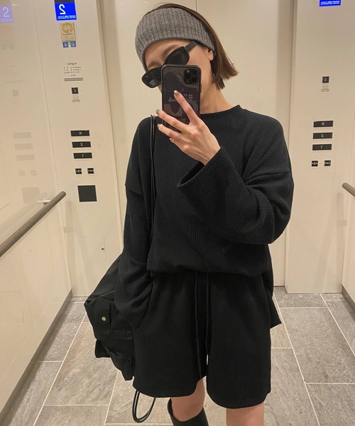 ISOOK（アイスー）の「リブスウェットセットアップ(kiharu select) / 2点セット プルオーバー 長袖 ルーズ オーバーサイズ ショートパンツ リブパンツ（セットアップ・レディース・ライトベージュ/ブラック・FREE）」の11枚目の写真