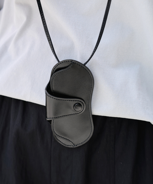 FRAMeWORK（フレームワーク）の「JANE SMITH cow leather glasses holder ne（その他小物・レディース・ブラック/ブラウン・FREE）」の3枚目の写真