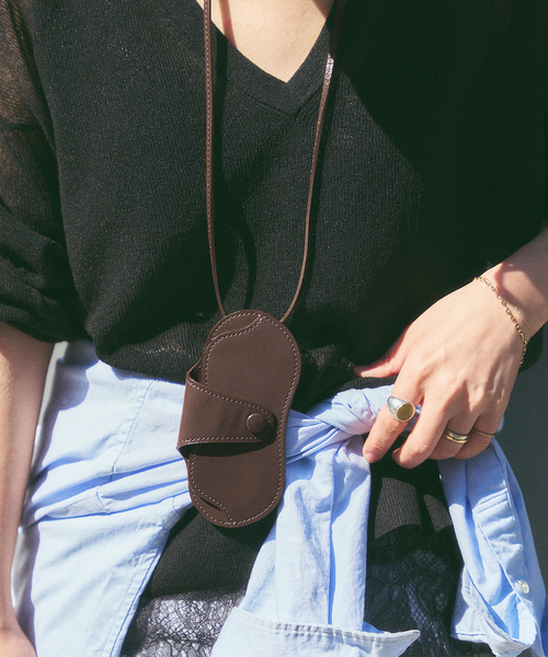 FRAMeWORK（フレームワーク）の「JANE SMITH cow leather glasses holder ne（その他小物・レディース・ブラック/ブラウン・FREE）」の8枚目の写真