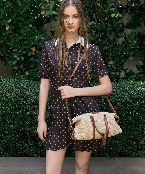 CHARLES & KEITH(チャールズ & キース)の「Fergie ファーギー ウーブン ボウリングバッグ(トートバッグ・レディース・マルチ・M)」の1枚目の写真