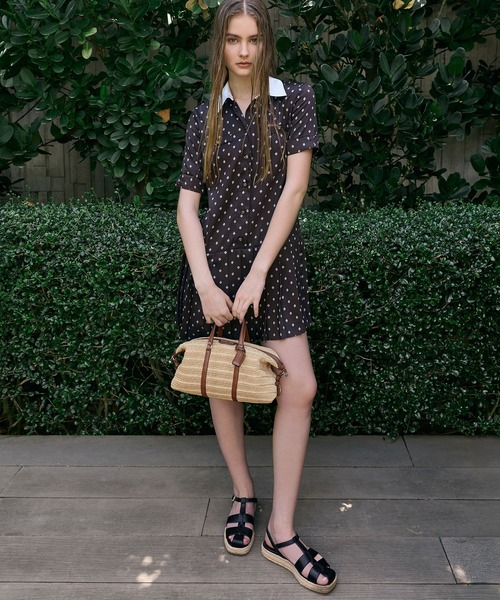 CHARLES & KEITH(チャールズ & キース)の「Fergie ファーギー ウーブン ボウリングバッグ(トートバッグ・レディース・マルチ・M)」の2枚目の写真