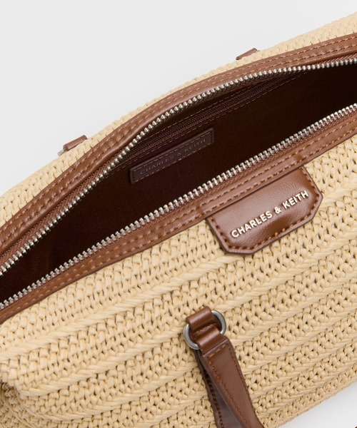 CHARLES & KEITH(チャールズ & キース)の「Fergie ファーギー ウーブン ボウリングバッグ(トートバッグ・レディース・マルチ・M)」の8枚目の写真