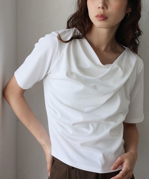 VitaFelice(ヴィータフェリーチェ)の「ドレープ半袖カットソー(Tシャツ/カットソー・レディース・ブラック/オフホワイト/杢グレー/イエロー・FREE)」の2枚目の写真