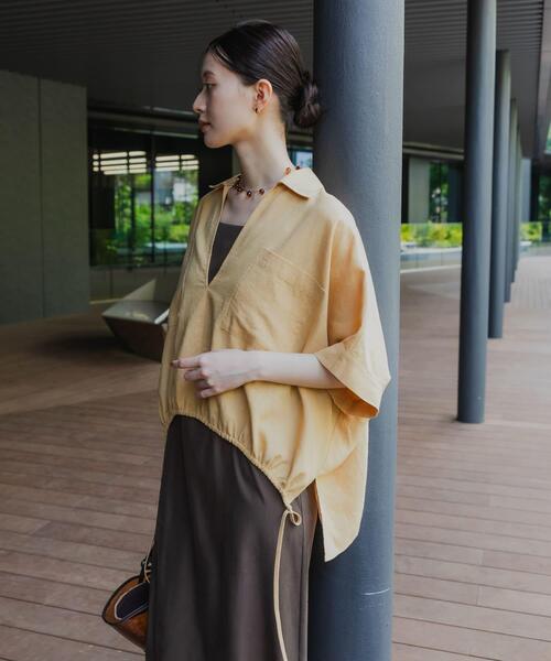 URBAN RESEARCH(アーバンリサーチ)の「ラミーレーヨンハーフスリーブギャザーヘムシャツ(シャツ/ブラウス・レディース・ベージュ系その他/ホワイト/ネイビー・FREE)」の19枚目の写真
