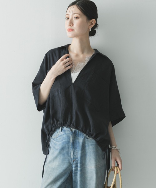 URBAN RESEARCH(アーバンリサーチ)の「ラミーレーヨンハーフスリーブギャザーヘムシャツ(シャツ/ブラウス・レディース・ベージュ系その他/ホワイト/ネイビー・FREE)」の1枚目の写真