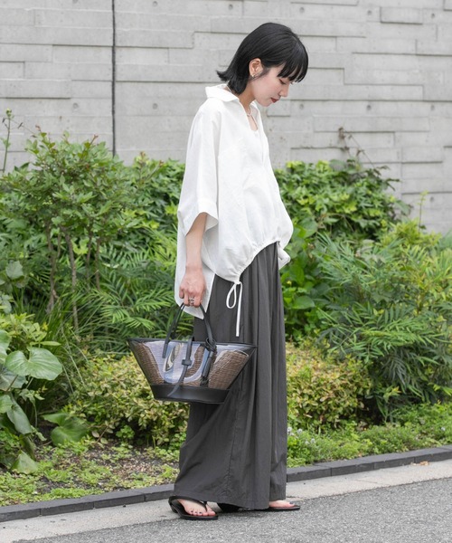 URBAN RESEARCH(アーバンリサーチ)の「ラミーレーヨンハーフスリーブギャザーヘムシャツ(シャツ/ブラウス・レディース・ベージュ系その他/ホワイト/ネイビー・FREE)」の20枚目の写真
