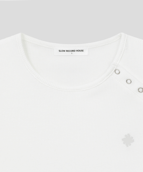SLOW RECORD HOUSE(スローレコードハウス)の「ヘンリーネックアイレットTシャツ_ホワイト(Tシャツ/カットソー・レディース・ホワイト・1)」の4枚目の写真