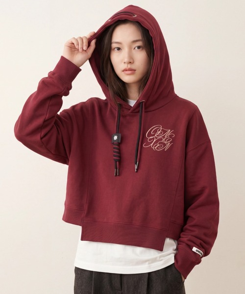 ONEXONE(ワンフォーワン)の「【ONEXONE/ワンフォーワン】LOGO WILD HOODIE(パーカー・レディース・バーガンディー/クリーム・LARGE/MEDIUM)」の2枚目の写真