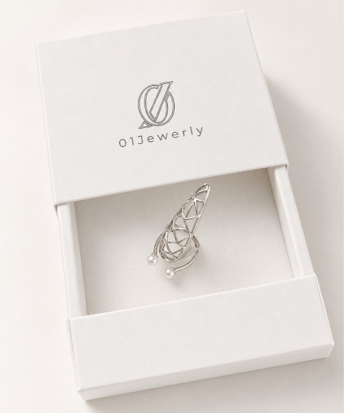 O1Jewerly(オーワンジュエリー)の「【O1jewelry オーワンジュエリー】 レディースリング シルバー925 淡水パール ファランジリング ネイルリング(リング・レディース・シルバー・M/L)」の2枚目の写真