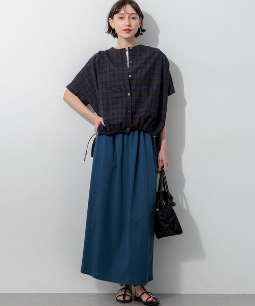 23区 S(ニジュウサンクチイサイサイズ)の「T/Cサッカー ドロストブラウス(シャツ/ブラウス・レディース・ネイビー系3/ブラック系4/ホワイト系・32)」の12枚目の写真