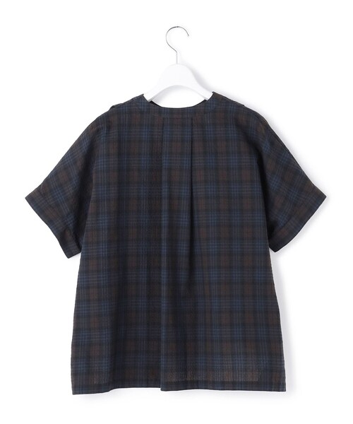 23区 S(ニジュウサンクチイサイサイズ)の「T/Cサッカー ドロストブラウス(シャツ/ブラウス・レディース・ネイビー系3/ブラック系4/ホワイト系・32)」の16枚目の写真