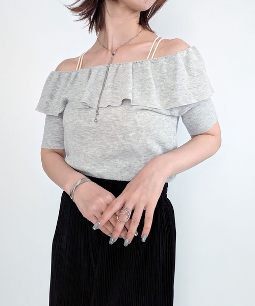 styiro（スタイロ）の「袖フリル半袖ニット オフショルダー（Tシャツ/カットソー・レディース・アイボリー/ホワイト×ブラック/ライトブルー/ブラック/グレー・FREE）」の4枚目の写真