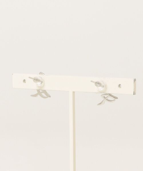 tunee(チュニー)の「ラブワンポイントペアピアス漢字 愛 (MA/EKW156)(ピアス(両耳用)・レディース・シルバー/ゴールド・FREE)」の3枚目の写真