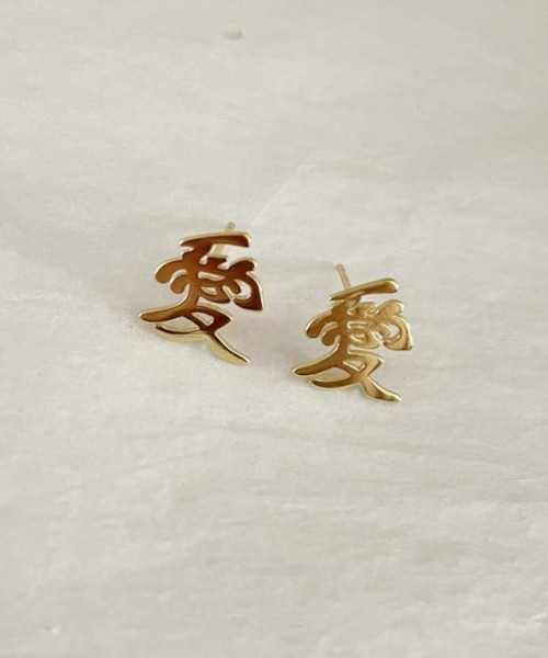 tunee(チュニー)の「ラブワンポイントペアピアス漢字 愛 (MA/EKW156)(ピアス(両耳用)・レディース・シルバー/ゴールド・FREE)」の2枚目の写真