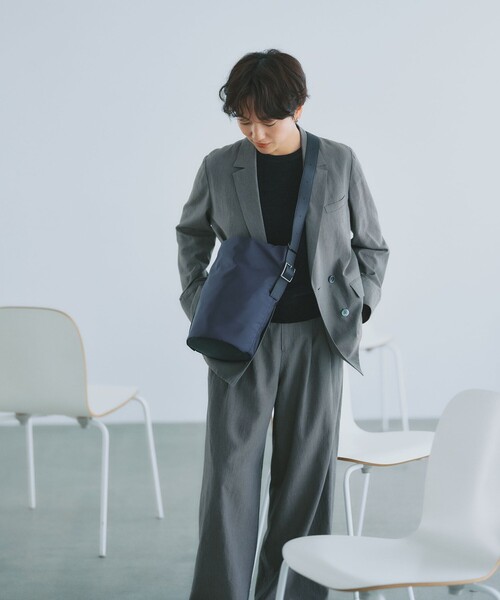 green label relaxing(グリーンレーベルリラクシング)の「<スタイリスト 兵藤千尋さんコラボ・PARTE>2WAY バケットバッグ 撥水(ショルダーバッグ・レディース・ダークブラウン/ブラック/ネイビー・FREE)」の19枚目の写真