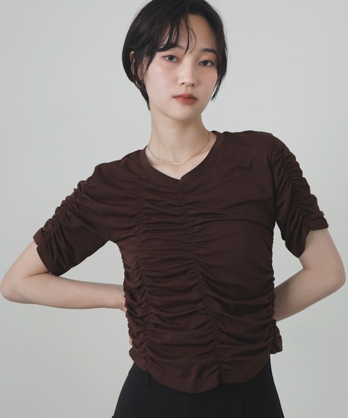 LIAN(リアン)の「シャーリングアシンメトリーTシャツ(Tシャツ/カットソー・レディース・オフホワイト/ブラック/ブラウン・FREE)」の14枚目の写真