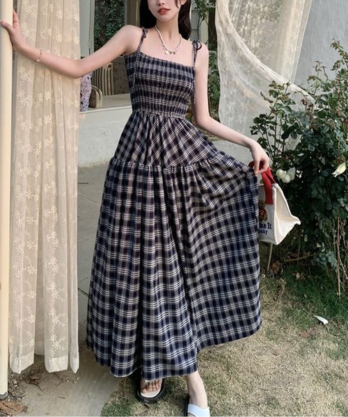 Nia(ニア)の「Nia(ニア)/チェックシャーリングティアードキャミワンピース(ワンピース・レディース・ネイビー/イエロー・SMALL/MEDIUM)」の6枚目の写真