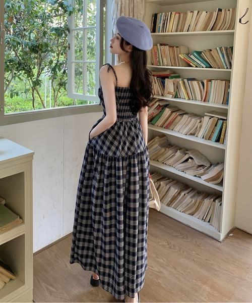 Nia(ニア)の「Nia(ニア)/チェックシャーリングティアードキャミワンピース(ワンピース・レディース・ネイビー/イエロー・SMALL/MEDIUM)」の10枚目の写真