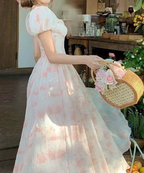 LUCPY(ラクピー)の「フラワーパフスリーブロングワンピース(ワンピース・レディース・ピンク・LARGE/MEDIUM/SMALL/X-LARGE)」の4枚目の写真