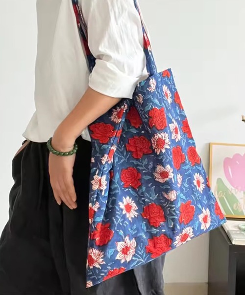 ammy.（エイミードット）の「【 ammy. / エイミードット 】 総柄 カラー フラワー トートバッグ / A4対応（トートバッグ・レディース・ライトグリーン/オレンジ/グリーン/ライトブルー/イエロー/ブルー/レッド・FREE）」の4枚目の写真