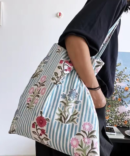 ammy.（エイミードット）の「【 ammy. / エイミードット 】 総柄 カラー フラワー トートバッグ / A4対応（トートバッグ・レディース・ライトグリーン/オレンジ/グリーン/ライトブルー/イエロー/ブルー/レッド・FREE）」の3枚目の写真