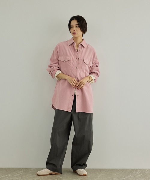 SALON adam et rope'(サロン アダム エ ロペ)の「フェードコーデュロイオーバーシャツ / セットアップ対応(シャツ/ブラウス・レディース・チャコールグレー/ベージュ/ピンク系その他2・FREE)」の5枚目の写真