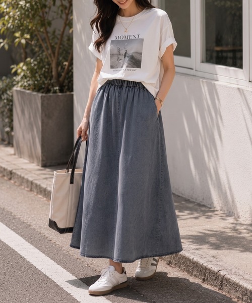 sakishimatokyo（サキシマトーキョー）の「ヴィンテージ加工 ウエストギャザーデニムフレアスカート/ポケット付き（デニムスカート・レディース・ブラック/ブルー・FREE）」の3枚目の写真
