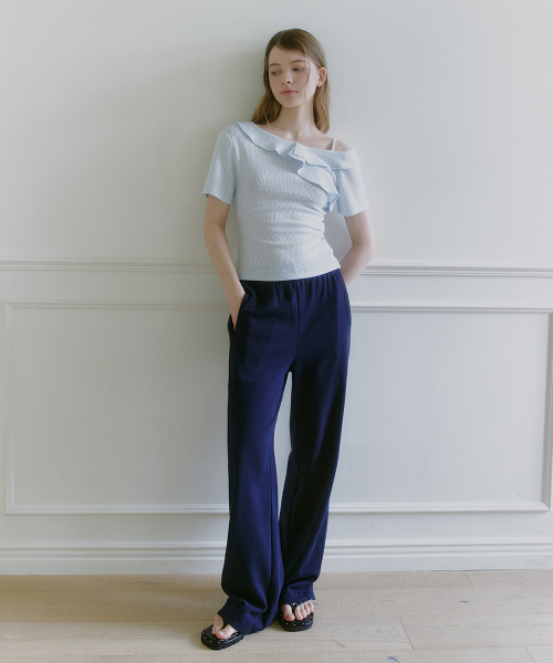 MICANE(ミケーネ)の「ナエビンフリルワンショルダーティ(Tシャツ/カットソー・レディース・スカイブルー/ブラック/アイボリー・1/2/4/3)」の6枚目の写真